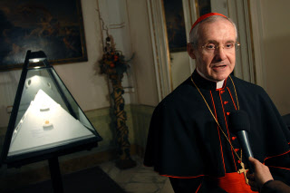 Le card. Jean-Louis TAURAN à l'inauguration de "Tu es Petrus"
