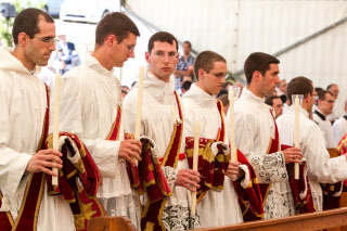 Ordinations à Ecône