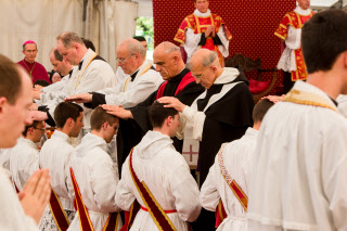 Ordinations à Ecône