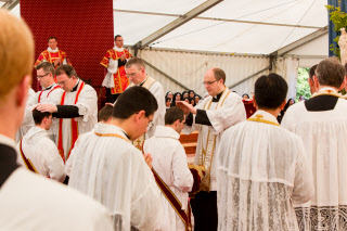 Ordinations à Ecône