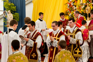 Ordinations à Ecône