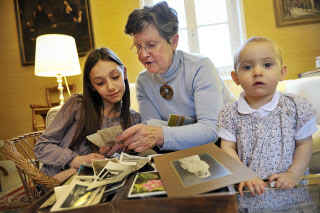 Grand-mère et petite fille