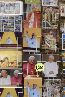 Souvenirs à l'effigie du pape François