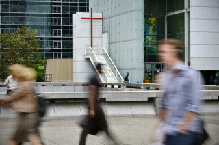 Notre-Dame de Pentecôte sur l'Esplanade de la Défense