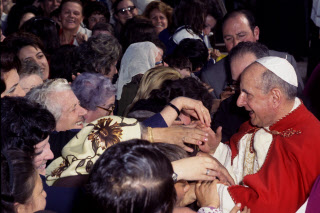 Paul VI et foule