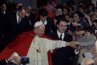 Paul VI en visite dans la paroisse Jésus Divin Maître