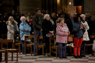 Hommage Charlie Hebdo à Notre-Dame de Paris