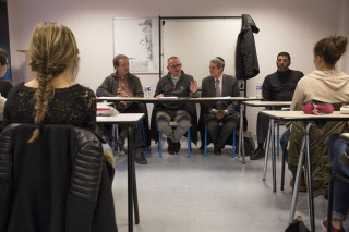 Intervention de responsables religieux dans un lycée de la banlieue parisienne