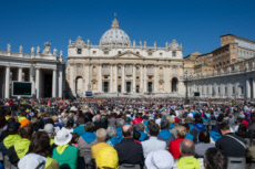 Audience pontificale place Saint Pierre au Vatican