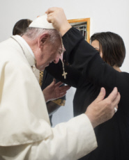 Le pape François visite une maison de la Communauté Pape Jean XXIII à Rome