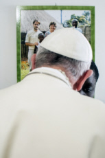 Le pape François visite une maison de la Communauté Pape Jean XXIII à Rome