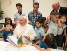 Le Pape François rencontre des réfugiés syriens au Vatican
