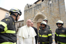 Visite du pape François à Amatrice, village touché par un séisme le 24 août