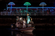 Fête de Noantri, procession de la Madone du Fleuve sur le Tibre à Rome, Italie.