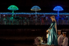Fête de Noantri, procession de la Madone du Fleuve sur le Tibre à Rome, Italie.