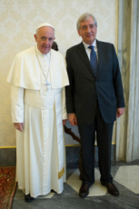 Le pape François et Libero MILONE, contrôleur général des comptes du Saint-Siège
