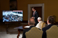 Le pape François s'entretient avec les astronautes de l'ISS.