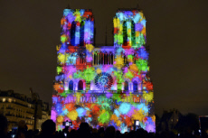 Centenaire de la première guerre mondiale, son et lumière à Notre-Dame de Paris.