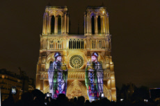Centenaire de la première guerre mondiale, son et lumière à Notre-Dame de Paris.
