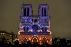 Centenaire de la première guerre mondiale, son et lumière à Notre-Dame de Paris.