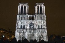Centenaire de la première guerre mondiale, son et lumière à Notre-Dame de Paris.