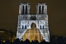 Centenaire de la première guerre mondiale, son et lumière à Notre-Dame de Paris.