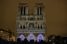 Centenaire de la première guerre mondiale, son et lumière à Notre-Dame de Paris.