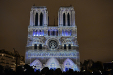 Centenaire de la première guerre mondiale, son et lumière à Notre-Dame de Paris.