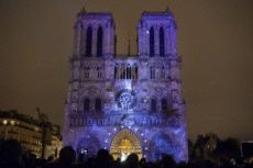 Centenaire de la première guerre mondiale, son et lumière à Notre-Dame de Paris.