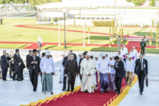 Voyage apostolique du pape François en Birmanie. Le pape et le  président de la république.