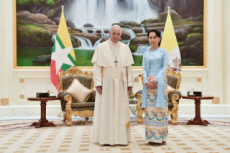Voyage apostolique du pape François en Birmanie. Le pape et AUNG SAN SUU KYI.