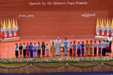 Voyage apostolique du pape François en Birmanie. Le pape et AUNG SAN SUU KYI.