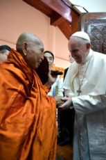 Voyage apostolique du pape François en Birmanie. Le pape François et Bhaddanta Kumarabhivasma.