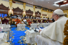 Voyage apostolique du pape François en Birmanie. Le pape François et Bhaddanta Kumarabhivasma.