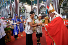 Voyage apostolique du pape François en Birmanie. Messe, cath. Ste Marie à Rangoun