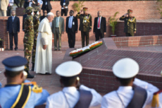 Voyage apostolique du pape François en Bangladesh. Pape au Mémorial des martyrs à Savar