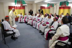 Voyage apostolique du pape François en Bangladesh. Le pape et les évêques du Bangladesh