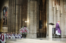 Le Card. VINGT-TROIS, arch. de Paris, prend congé de sa charge.