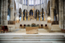 Messe de consécration du nouvel autel de la basilique Saint-Denis.