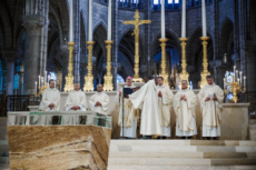 Messe de consécration du nouvel autel de la basilique Saint-Denis.