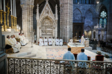 Messe de consécration du nouvel autel de la basilique Saint-Denis.