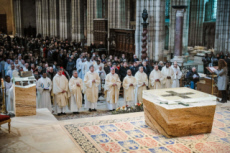 Messe de consécration du nouvel autel de la basilique Saint-Denis.