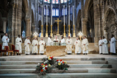 Messe de consécration du nouvel autel de la basilique Saint-Denis.