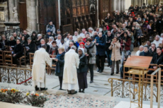 Messe de consécration du nouvel autel de la basilique Saint-Denis.