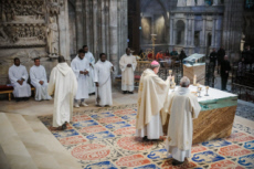 Messe de consécration du nouvel autel de la basilique Saint-Denis.
