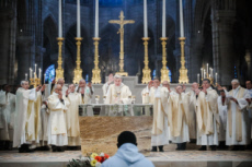 Messe de consécration du nouvel autel de la basilique Saint-Denis.