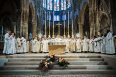 Messe de consécration du nouvel autel de la basilique Saint-Denis.