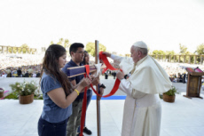 Voyage apostolique du pape François au Chili. Le pape et des jeunes chiliens.