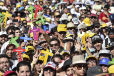 Voyage apostolique du pape François au Chili. Jeunes chiliens au sanctuaire de Maipu