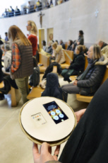 Quête électronique lors de la messe dominicale